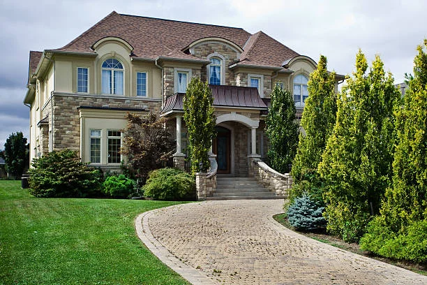 stylish home in Georgia with a new modern roof design